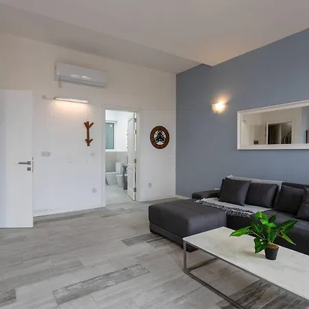 Historic Penthouse * Valletta